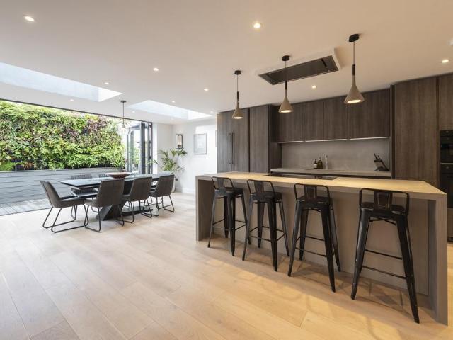 4 bedroom end of terrace house for sale