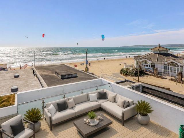 4 bedroom end of terrace house for sale