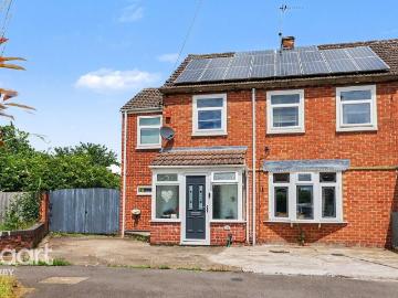4 bedroom end of terrace house for sale
