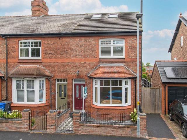4 bedroom end of terrace house for sale