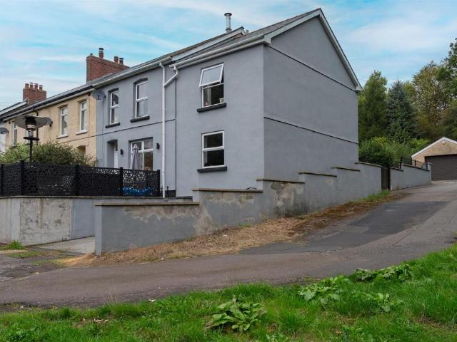 4 bedroom end of terrace house for sale