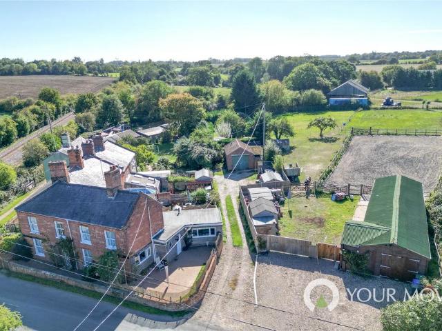 4 bedroom end of terrace house for sale