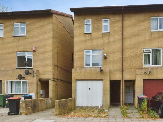 4 bedroom end of terrace house for sale