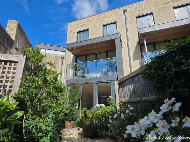 4 bedroom end of terrace house for sale