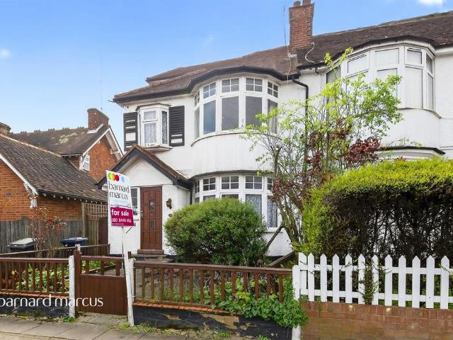 4 bedroom end of terrace house for sale