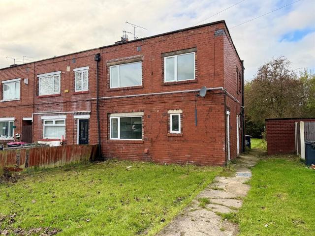 4 bedroom end of terrace house for sale