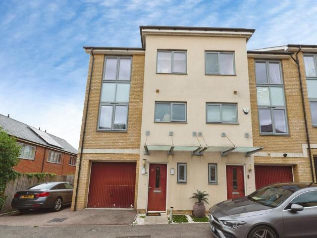 4 bedroom end of terrace house for sale