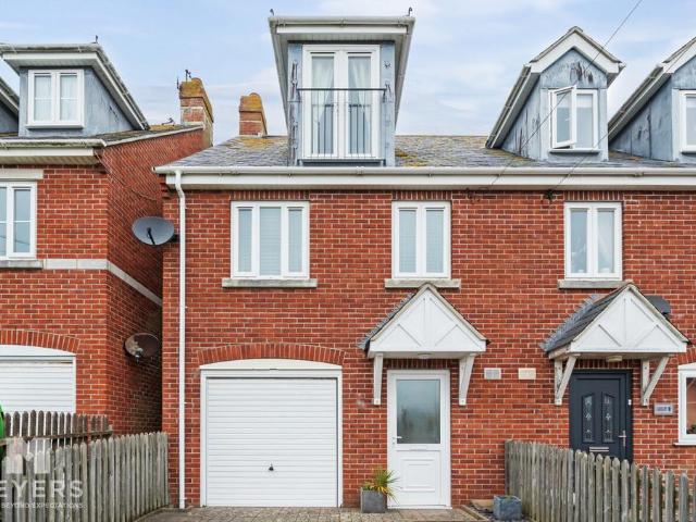 4 bedroom end of terrace house for sale