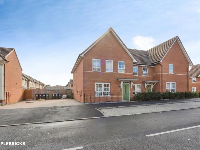 4 bedroom end of terrace house for sale