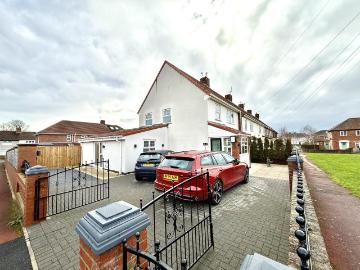 4 bedroom end of terrace house for sale