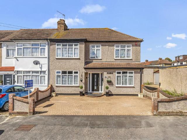 4 bedroom end of terrace house for sale
