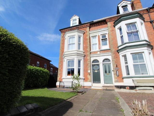 4 bedroom end of terrace house for sale