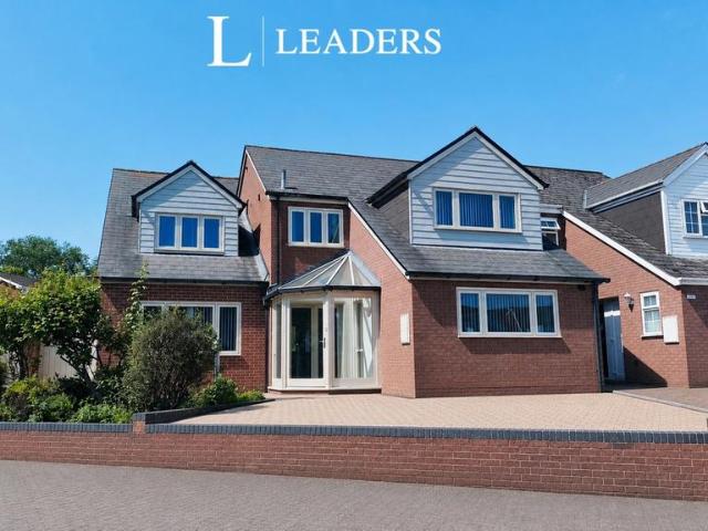 4 bedroom end of terrace house for sale