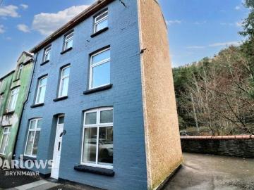 4 bedroom end of terrace house for sale