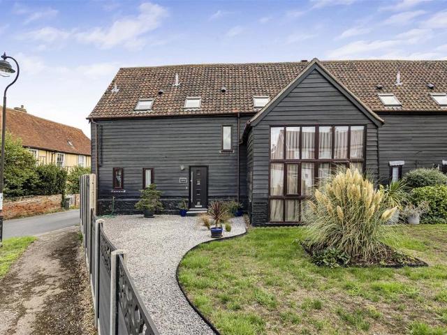 4 bedroom end of terrace house for sale