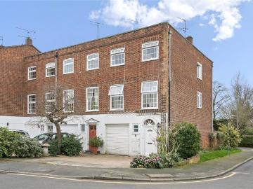 4 bedroom end of terrace house for sale