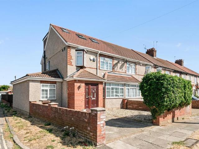 5 bedroom end of terrace house for sale