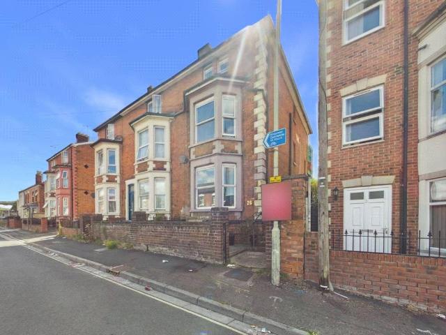 4 bedroom end of terrace house for sale