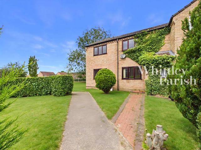 4 bedroom end of terrace house for sale