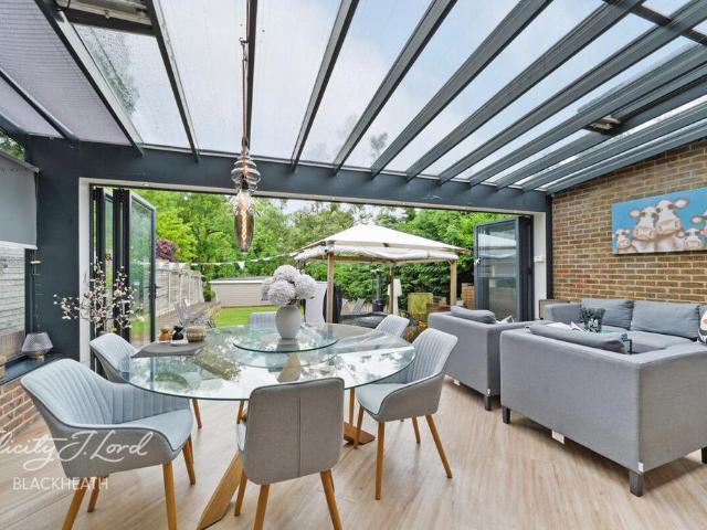 4 bedroom end of terrace house for sale