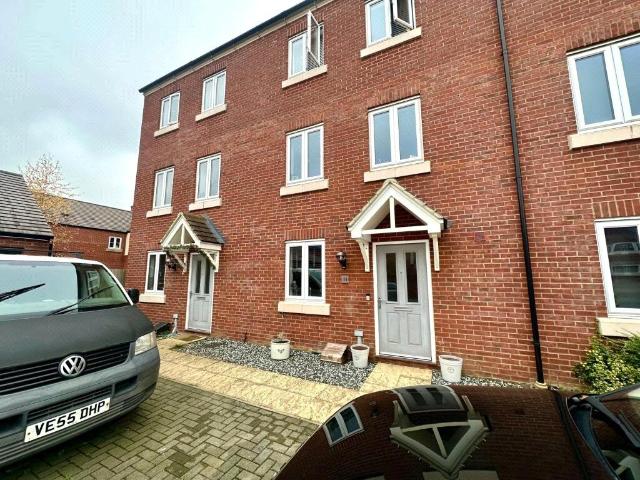 4 bedroom end of terrace house for sale