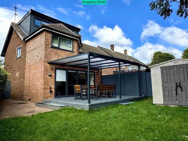 4 bedroom end of terrace house for sale