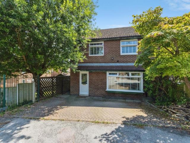 4 bedroom end of terrace house for sale