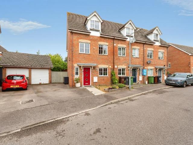 4 bedroom end of terrace house for sale