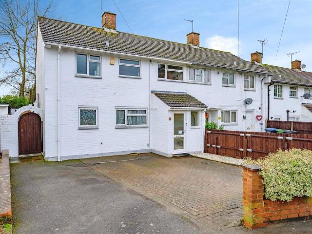 4 bedroom end of terrace house for sale