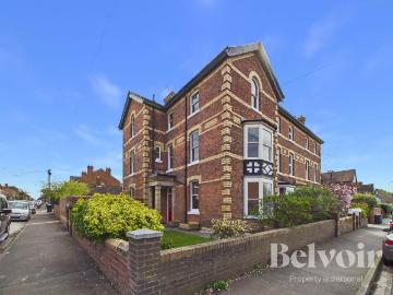 4 bedroom end of terrace house for sale