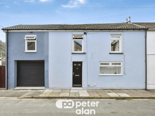 4 bedroom end of terrace house for sale