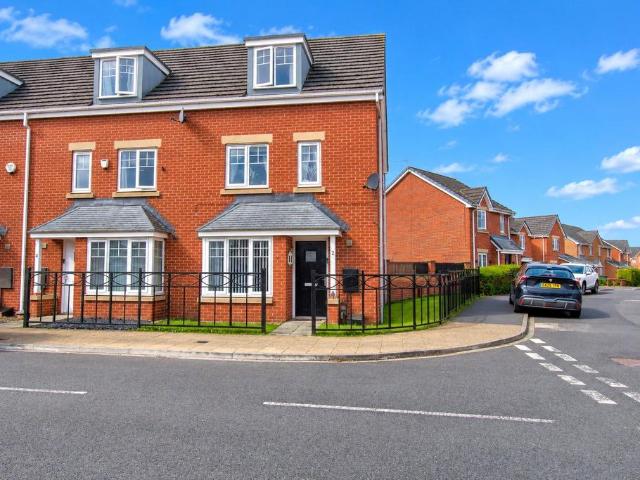 4 bedroom end of terrace house for sale