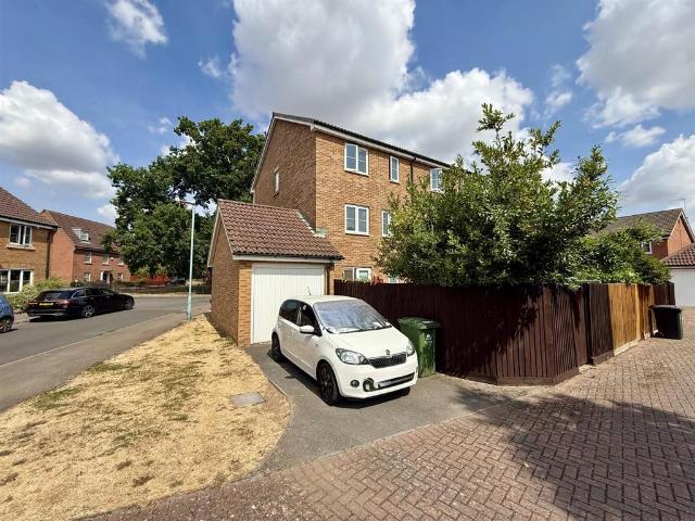 4 bedroom end of terrace house for sale