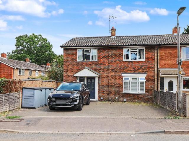 4 bedroom end of terrace house for sale
