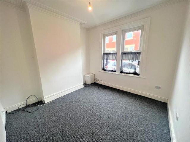 4 bedroom end of terrace house for sale