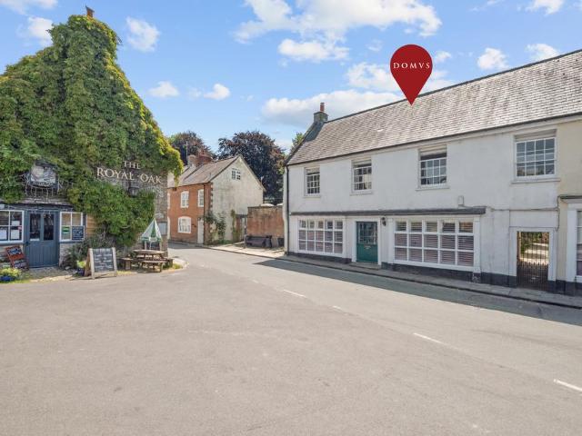 4 bedroom end of terrace house for sale