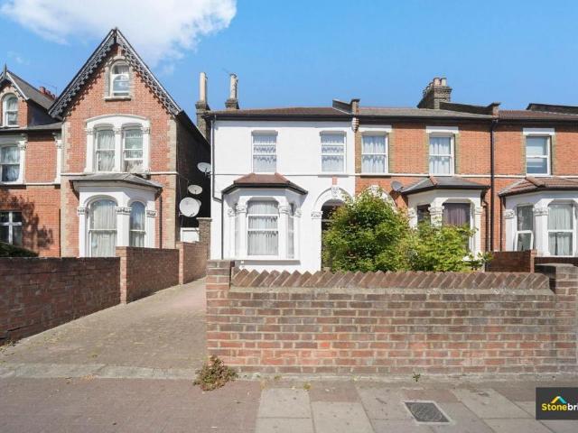 4 bedroom end of terrace house for sale