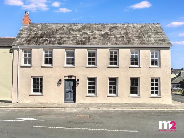 4 bedroom end of terrace house for sale
