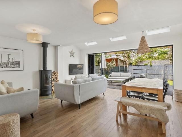 4 bedroom end of terrace house for sale