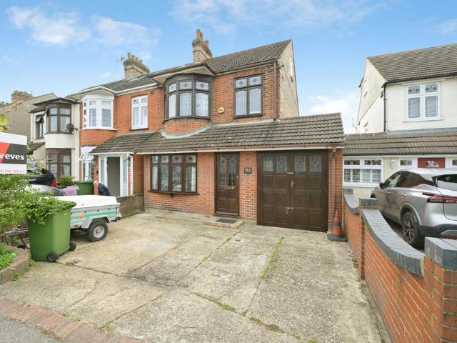 4 bedroom end of terrace house for sale