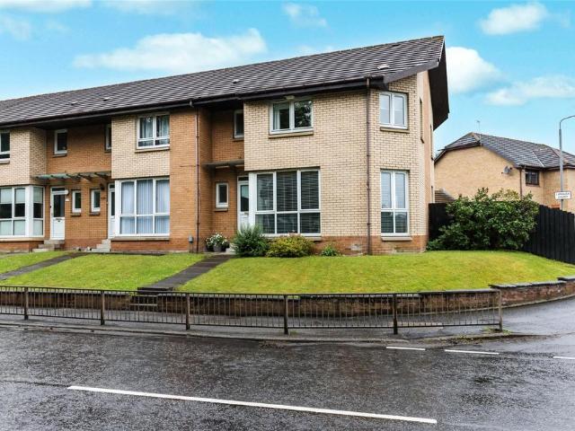 4 bedroom end of terrace house for sale