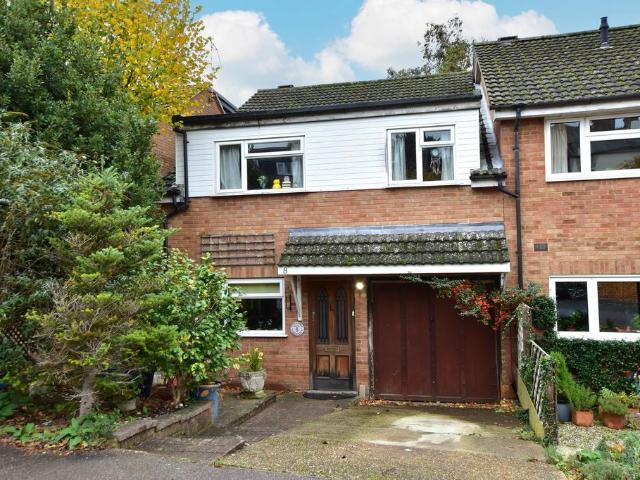 4 bedroom end of terrace house for sale