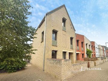 4 bedroom end of terrace house for sale