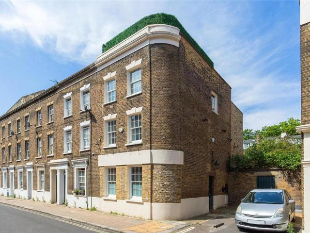 4 bedroom end of terrace house for sale