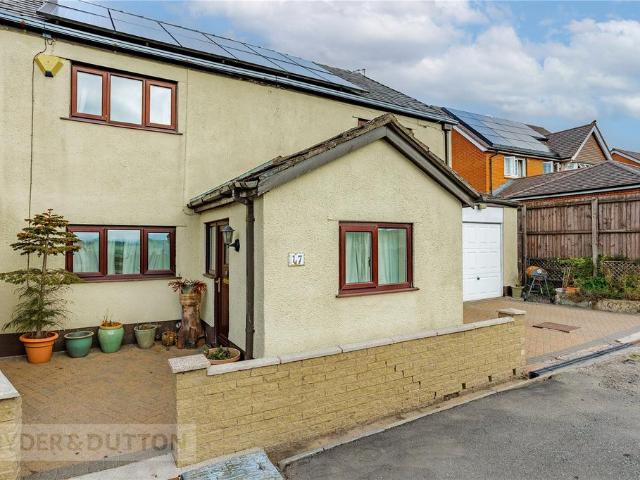 4 bedroom end of terrace house for sale