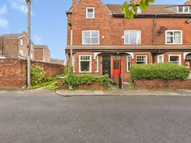 4 bedroom end of terrace house for sale