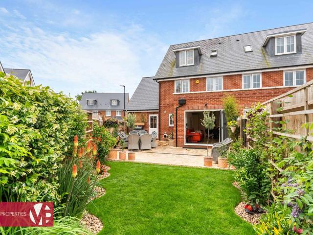4 bedroom end of terrace house for sale