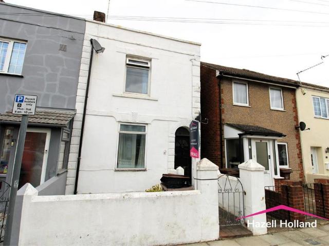 4 bedroom end of terrace house for sale