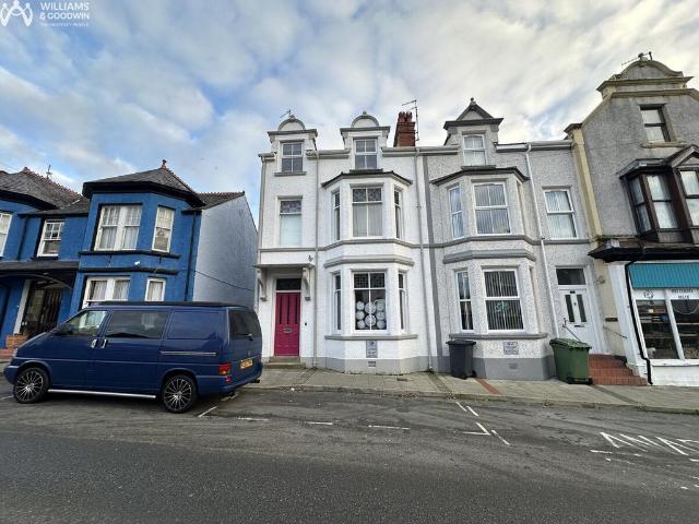 4 bedroom end of terrace house for sale