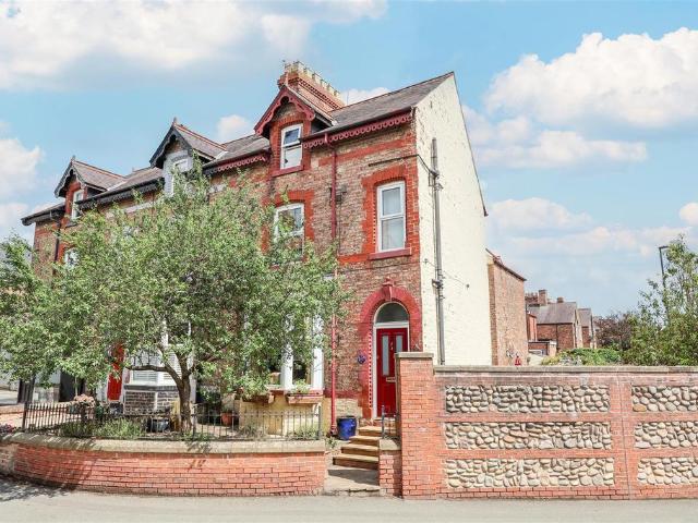 4 bedroom end of terrace house for sale